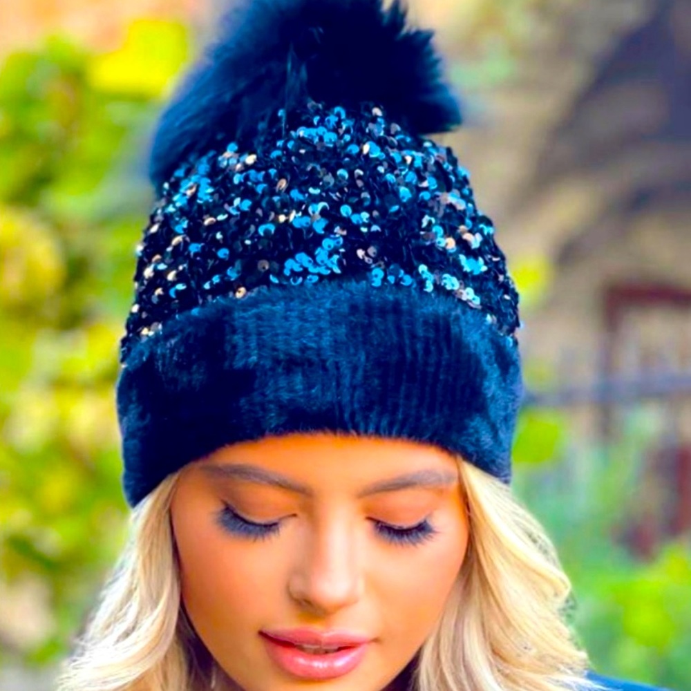 Women’s sequence beanie in black